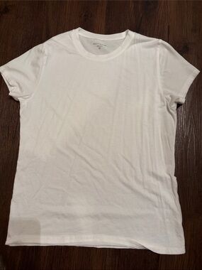 Mott & Bow athletic white   fitted t-shirt women’s sz M EUC